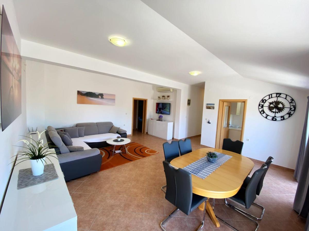 Apartments Saric Biograd Na Moru Luaran gambar