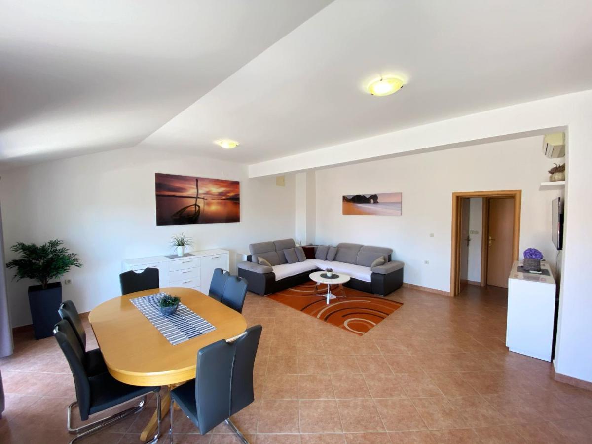 Apartments Saric Biograd Na Moru Luaran gambar