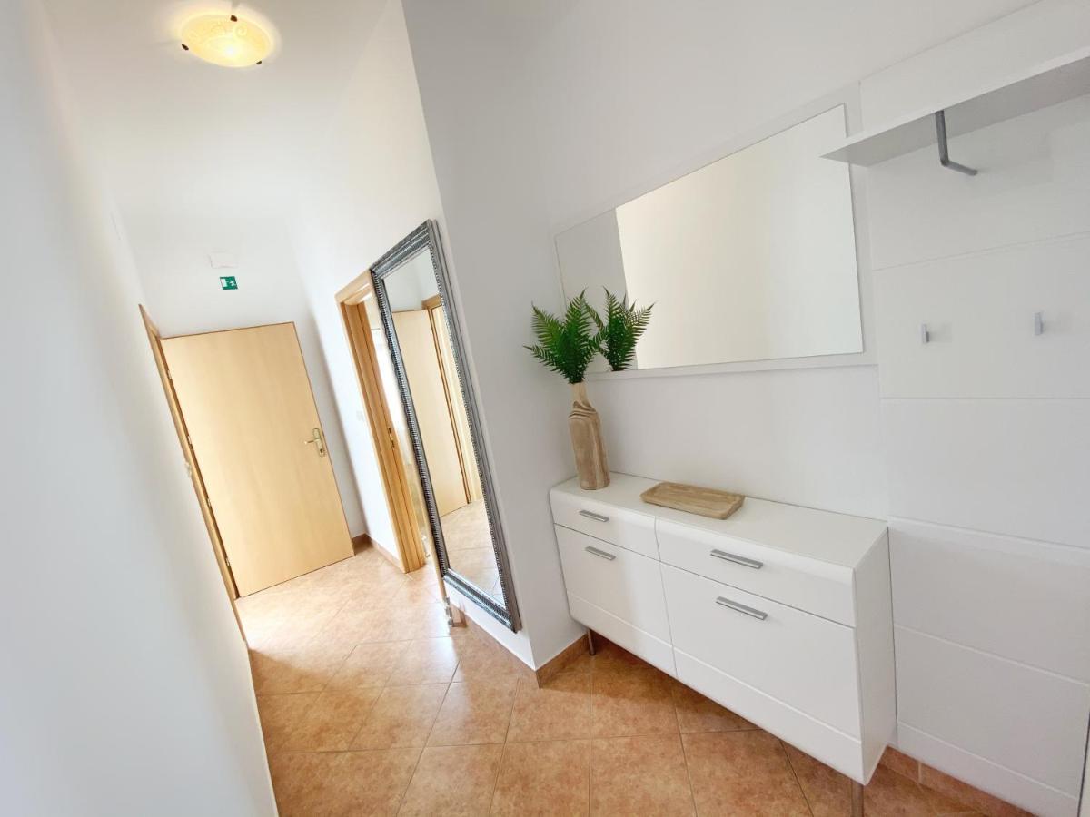Apartments Saric Biograd Na Moru Luaran gambar