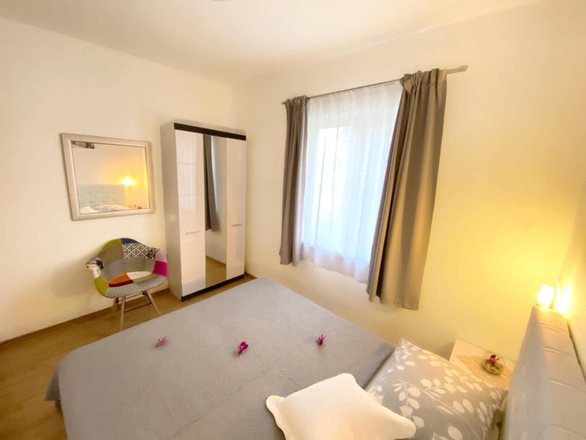 Apartments Saric Biograd Na Moru Luaran gambar
