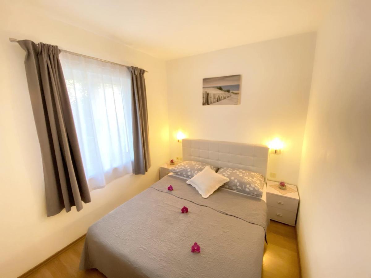 Apartments Saric Biograd Na Moru Luaran gambar