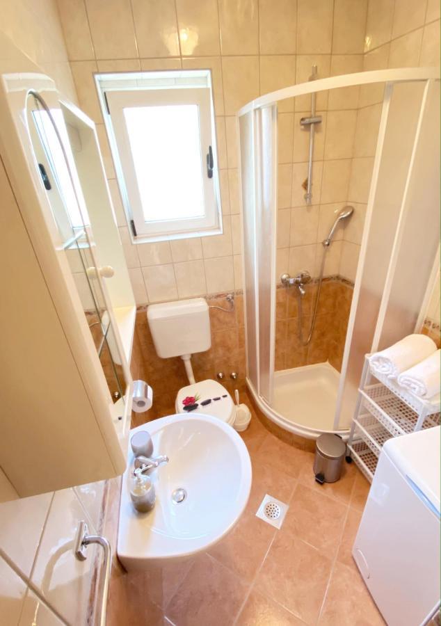 Apartments Saric Biograd Na Moru Luaran gambar